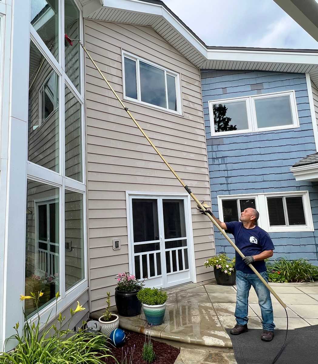 washing home windows